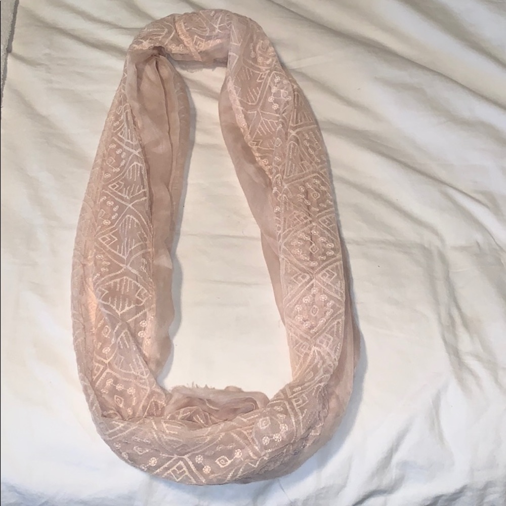 Woman’s Scarf - Picture 2 of 6